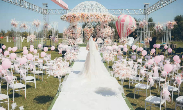 滨江湿地草坪婚礼